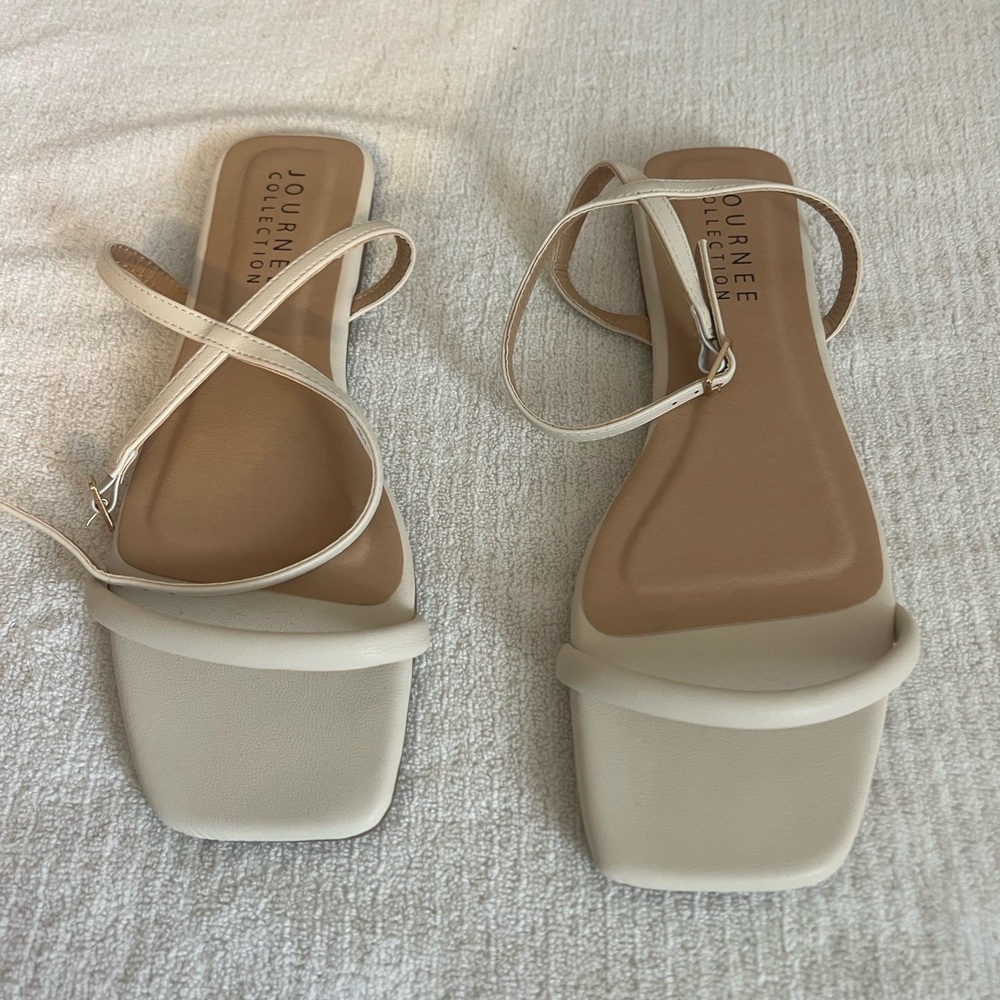 Journee Collection Womens Sling Back Heel Sandals Size 9 Off White New Veena
